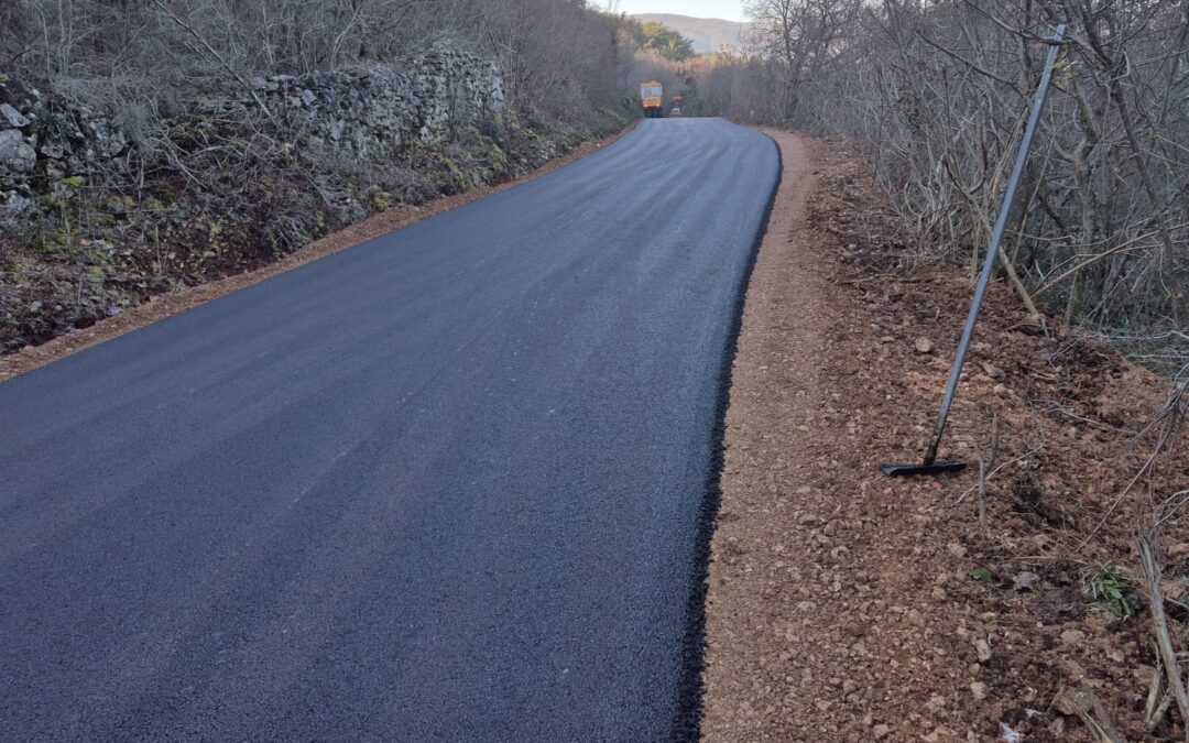 Završeni su radovi na asfaltiranju nerazvrstane ceste u Šumetu
