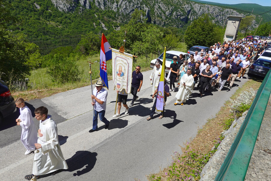 Svečano slavlje u Bušanjama u crkvi Srca Marijina